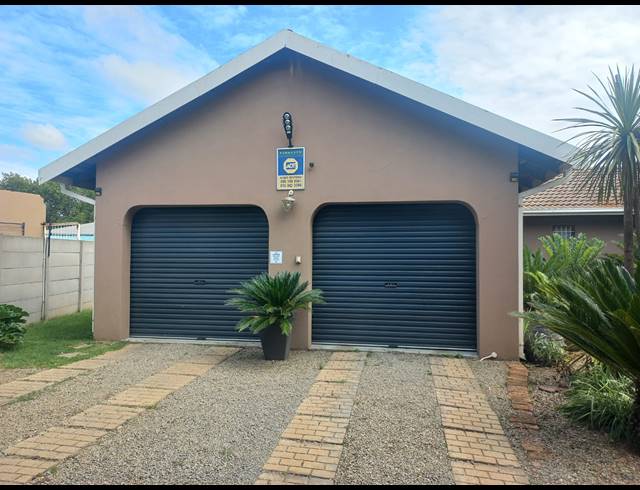 3 BEDROOM FREEHOLD FOR SALE IN RENSBURG